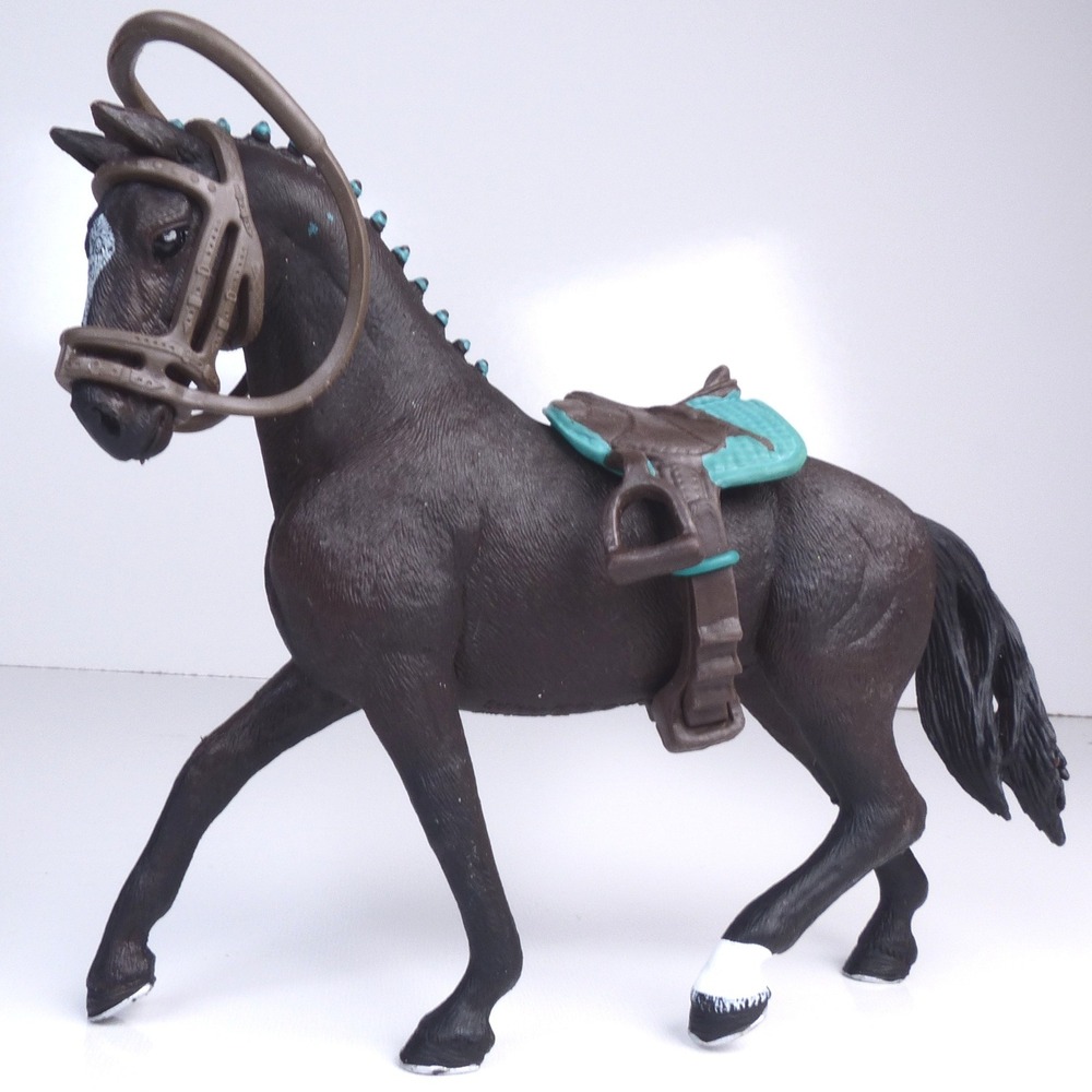 Schleich Horse Club Storm Hanoverian Gelding Toy Figure w/ Saddle Bridle #42541